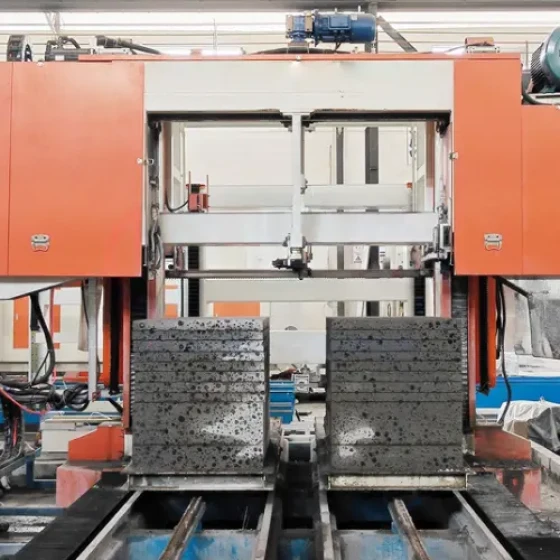 セラミサイト壁パネル切断機